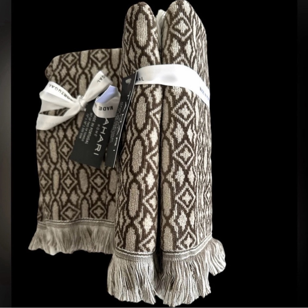 Tahari Cotton Hand Towels Set of 4 Tip Towels & Hand Towels NEW